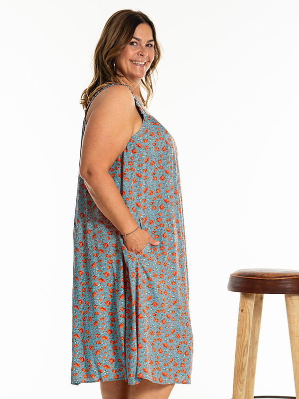KARLINA - Plus Size Kjole fra Gozzip