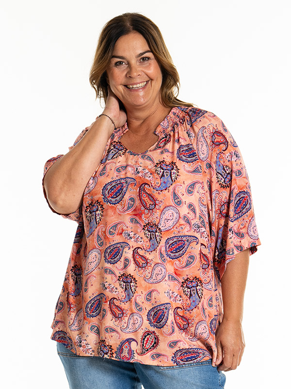 KARNA - Plus Size Bluse fra Gozzip