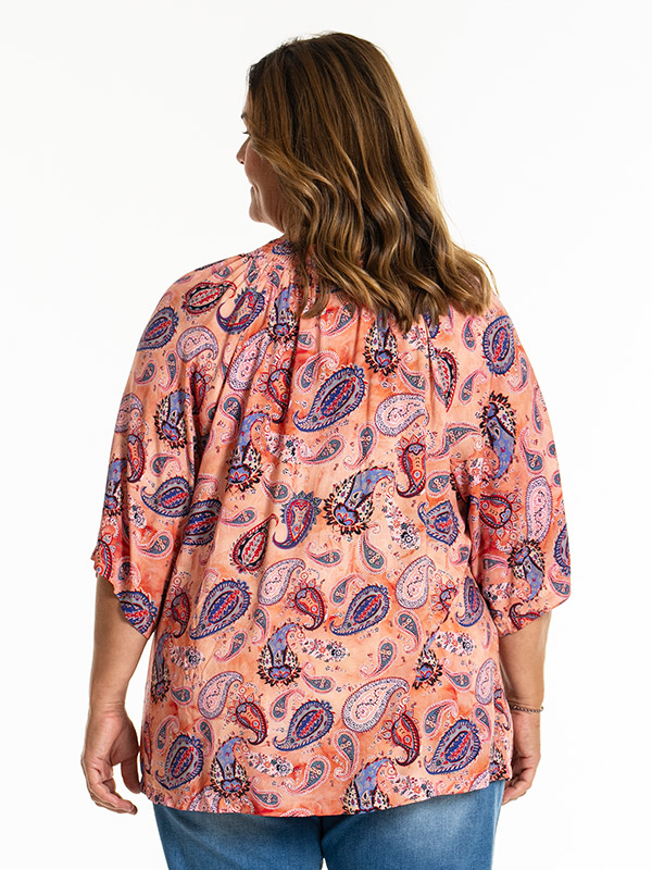 KARNA - Plus Size Bluse fra Gozzip