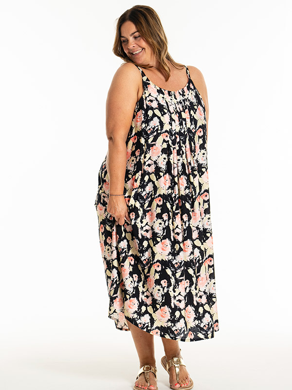 KAROLE - Plus Size Kjole fra Gozzip