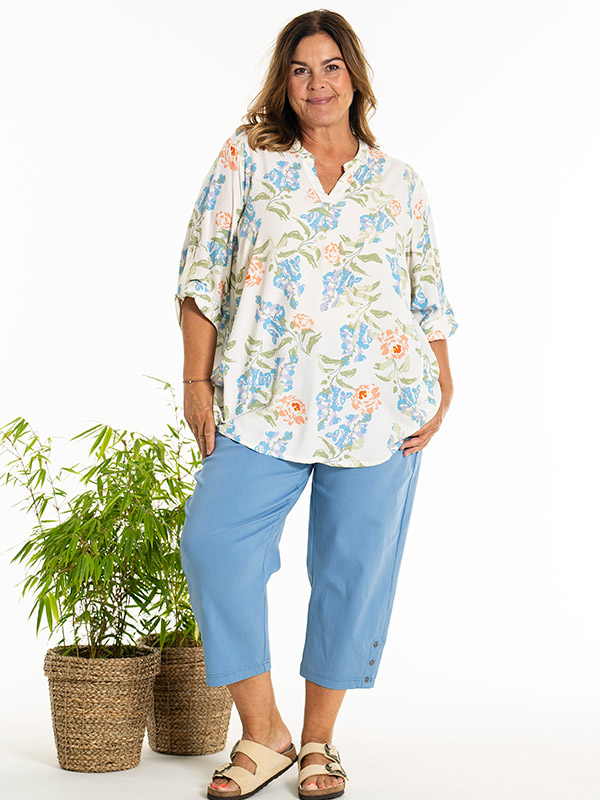 BILLIE - Plus Size Bluse fra Gozzip