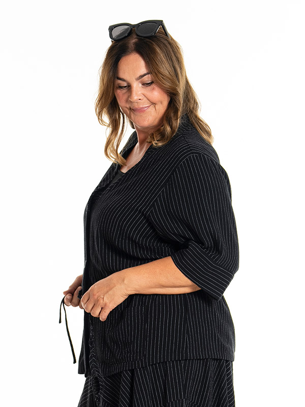 KATARINA - Plus Size Jakke fra Gozzip