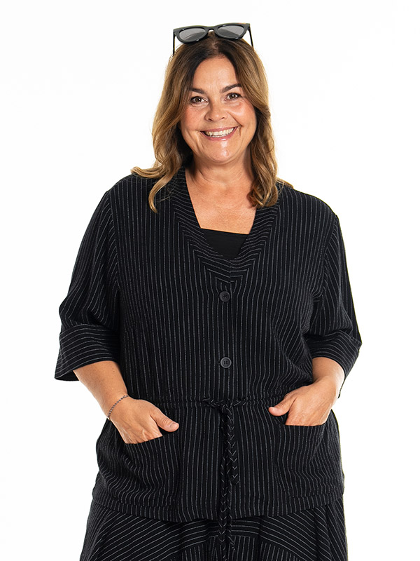 KATARINA - Plus Size Jakke fra Gozzip
