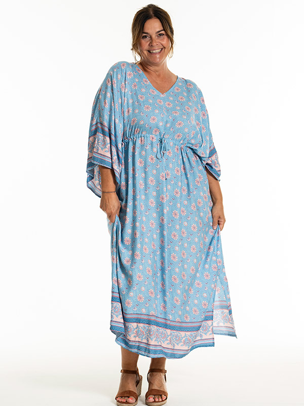 JAMILA - Plus Size Kjole fra Gozzip