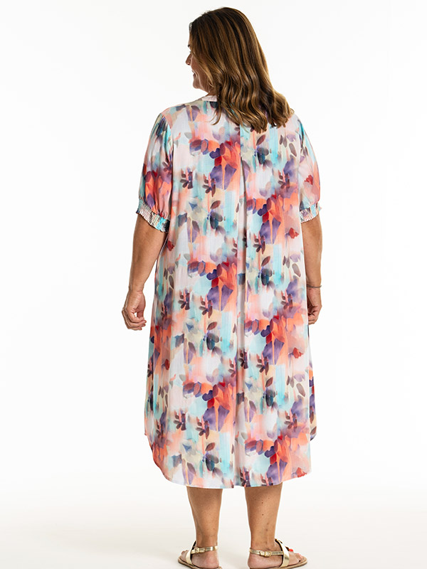 DINNIE - Plus Size Kjole fra Gozzip