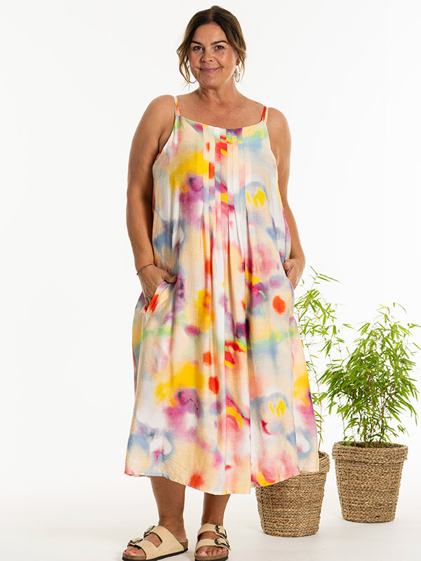 KAROLE - Plus Size Kjole fra Gozzip