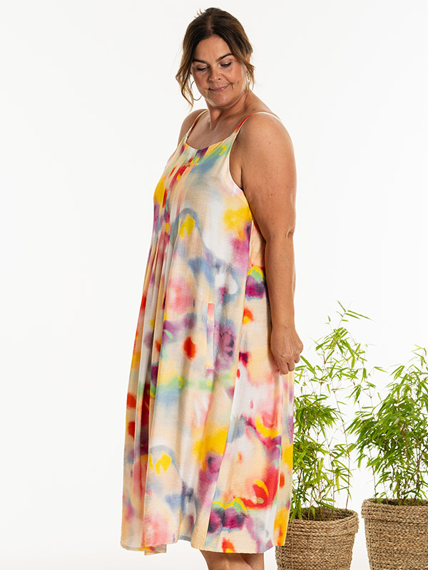 KAROLE - Plus Size Kjole fra Gozzip
