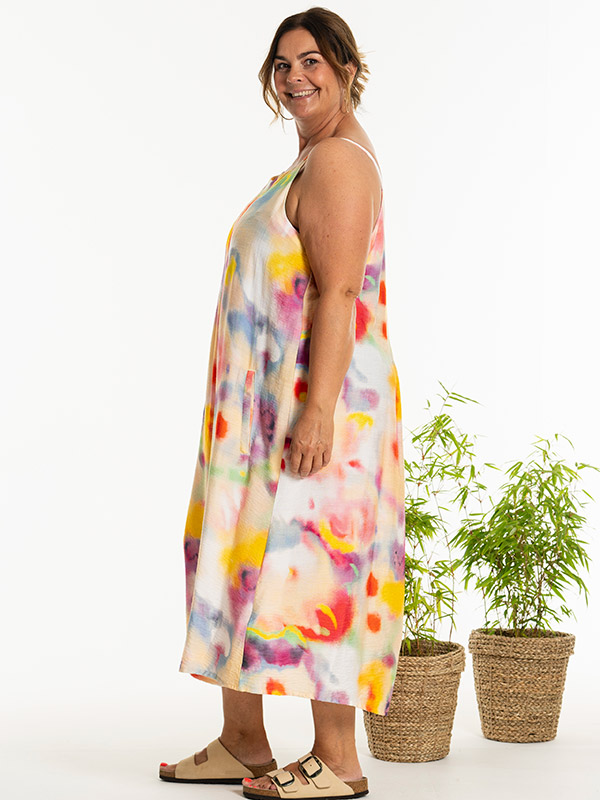 KAROLE - Plus Size Kjole fra Gozzip