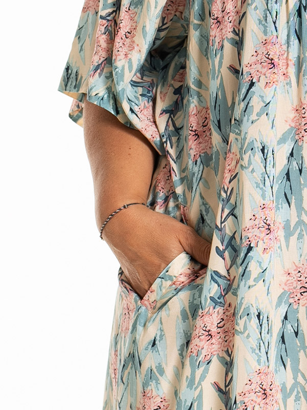 KERSTINE - Plus Size Kjole fra Gozzip