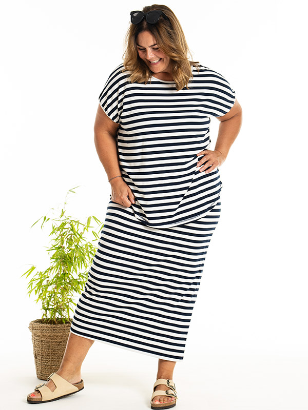 PENNIE - Plus Size Skjørt fra Gozzip