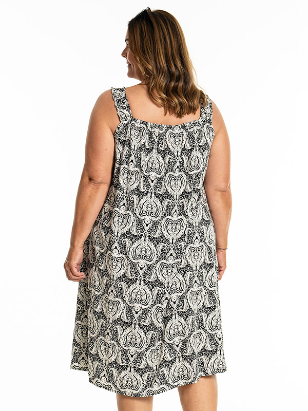 KARLINA - Plus Size Kjole fra Gozzip