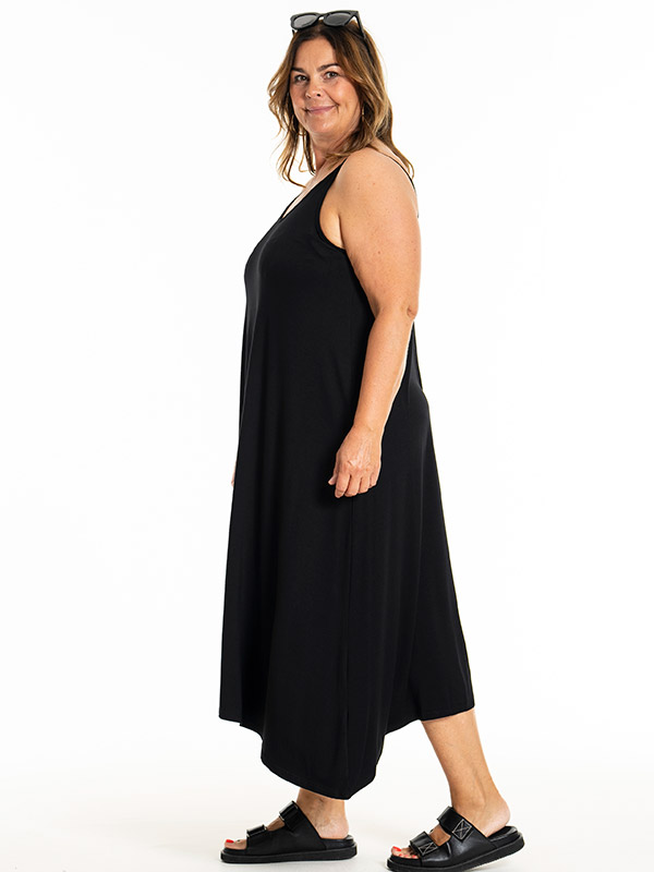 JANIE - Plus Size Kjole fra Gozzip