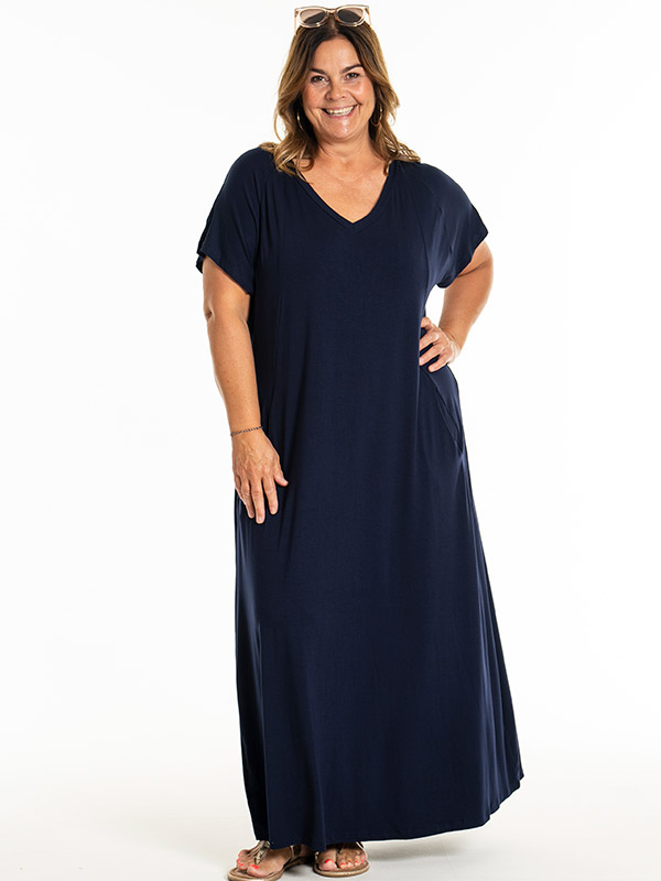 MARGIT - Plus Size Kjole fra Gozzip