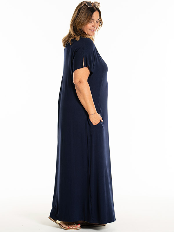 MARGIT - Plus Size Kjole fra Gozzip