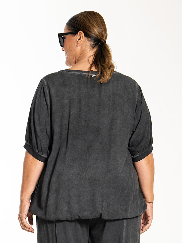 LENA - Plus Size Bluse fra Gozzip Black