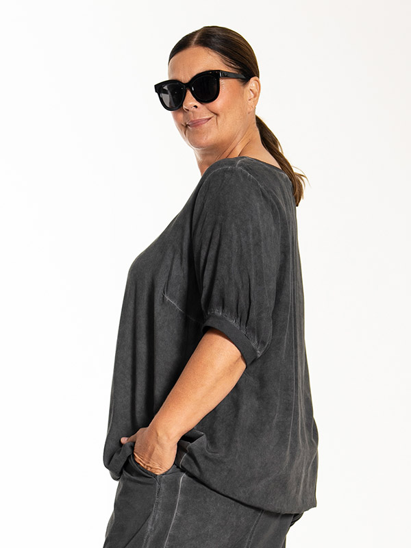 LENA - Plus Size Bluse fra Gozzip Black