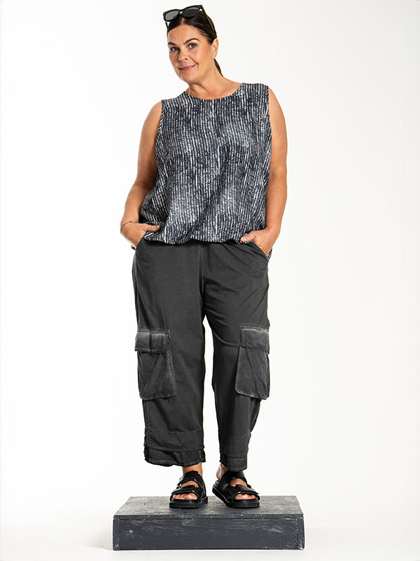 LEANETTE - Plus Size Bukser fra Gozzip Black