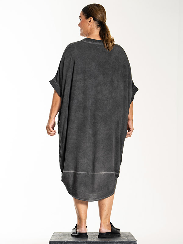 LOLO - Plus Size Kjole fra Gozzip Black