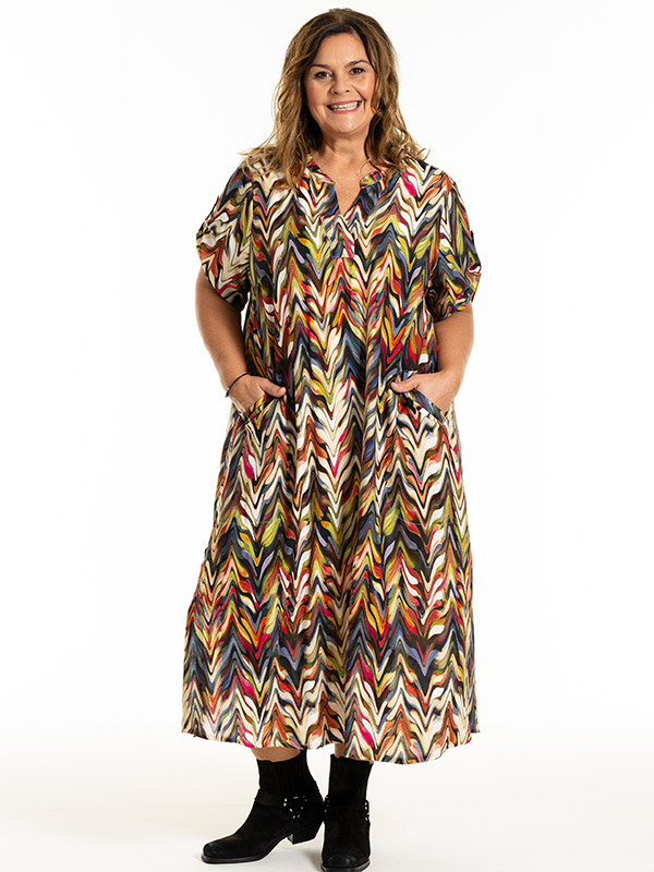 DONNA - Plus Size Kjole fra Gozzip