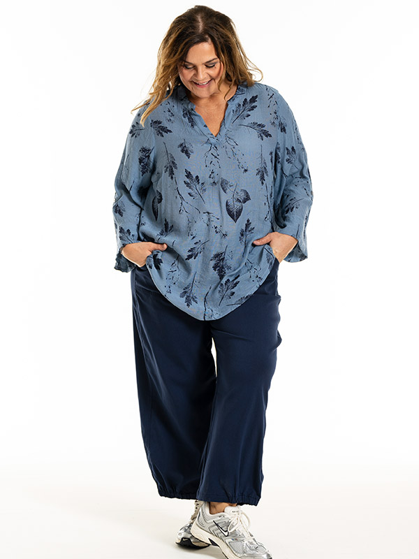 BILLIE - Plus Size Bluse fra Gozzip