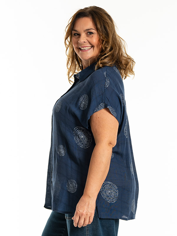 KAISA - Plus Size Skjorte fra Gozzip
