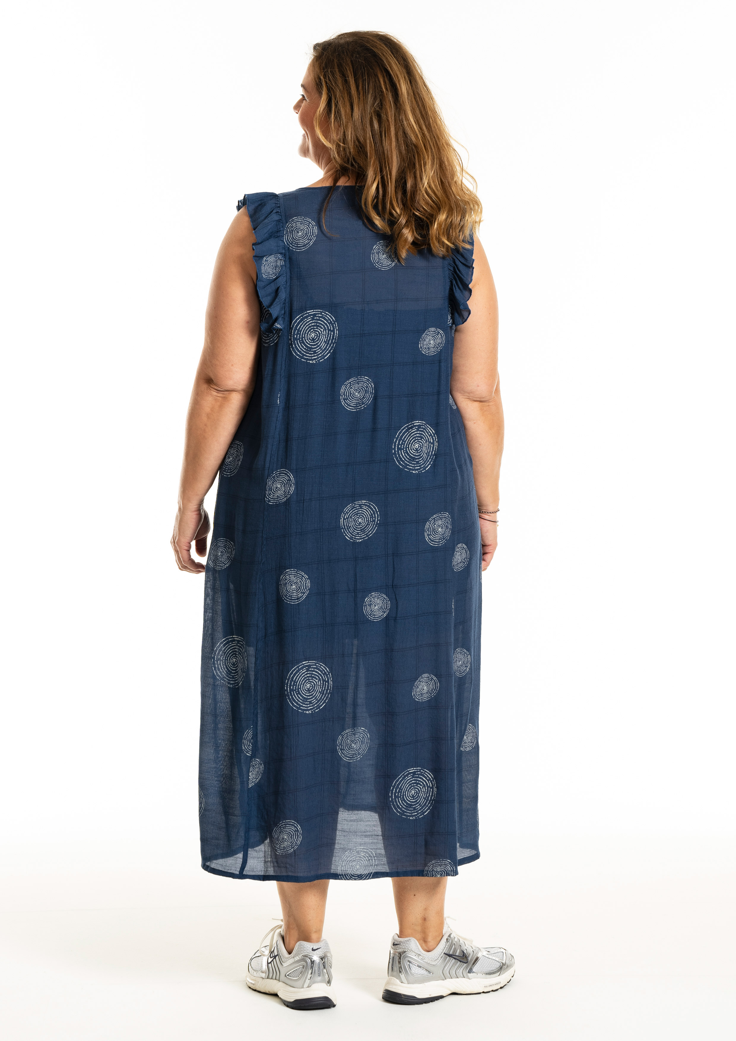 MAIKEN - Plus Size Kjole fra Gozzip