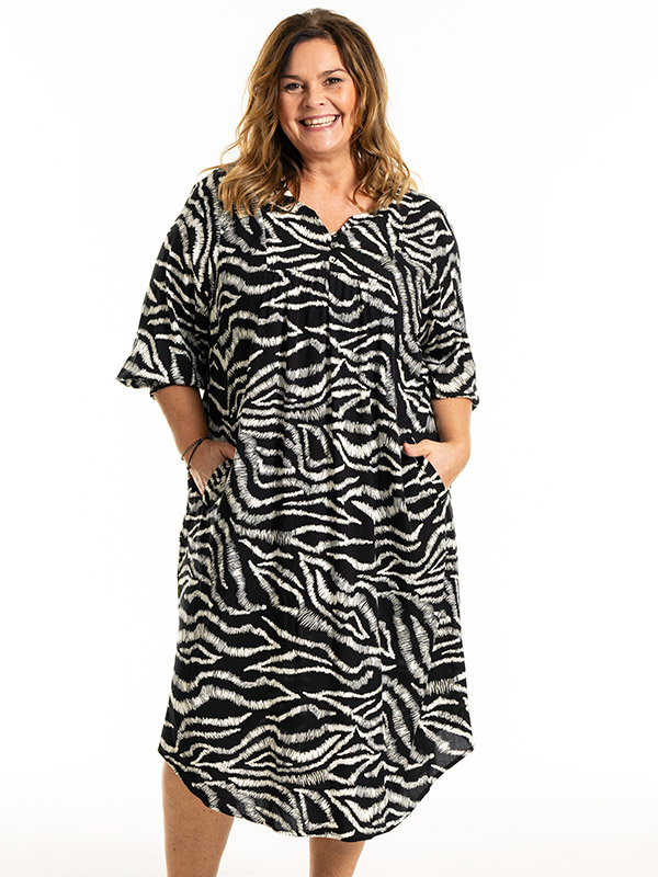 ALICE - Plus Size Kjole fra Gozzip