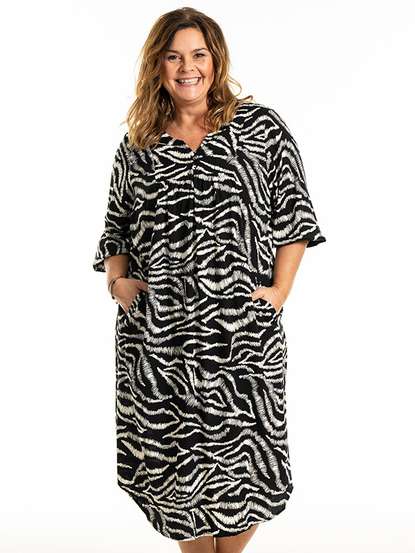 ALICE - Plus Size Kjole fra Gozzip