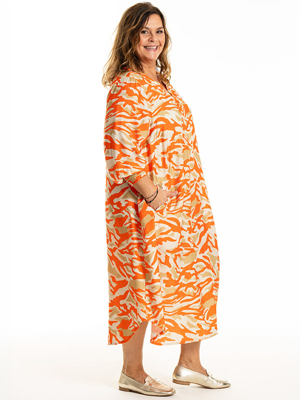 VALDIS - Plus Size Kjole fra Gozzip