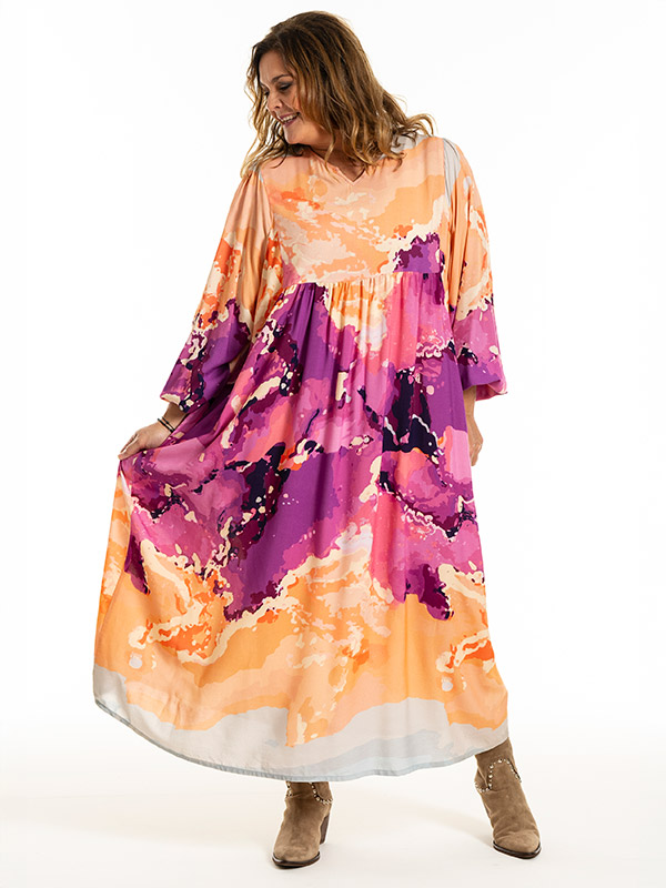 BETINE - Plus Size Kjole fra Gozzip