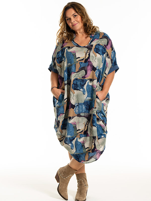 MUNA - Plus Size Kjole fra Gozzip