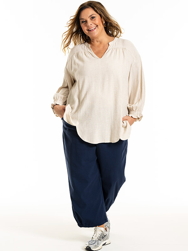 MIRJAM - Plus Size Bluse fra Gozzip