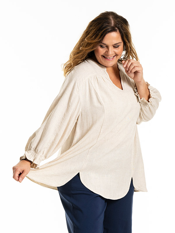 MIRJAM - Plus Size Bluse fra Gozzip