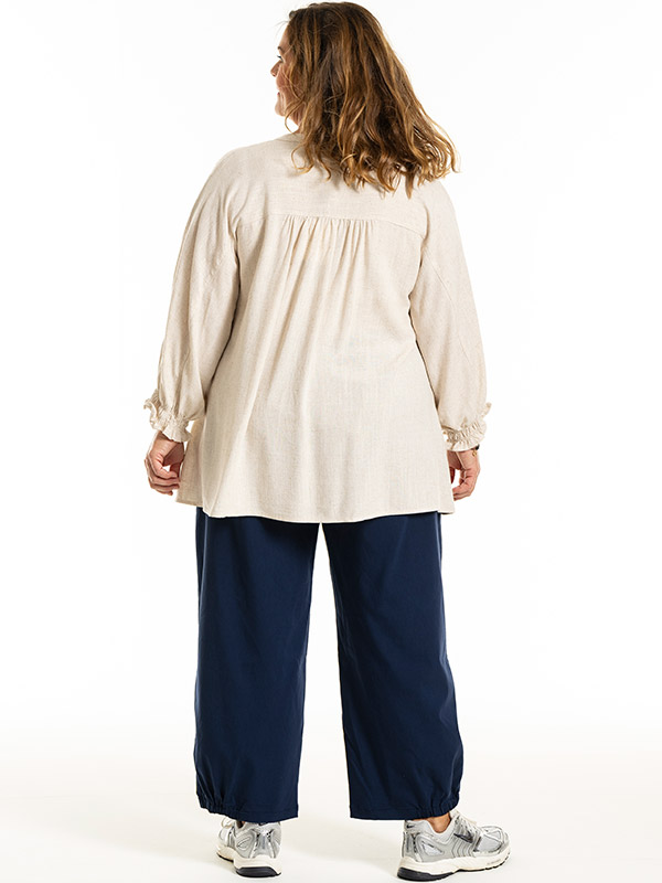 MIRJAM - Plus Size Bluse fra Gozzip