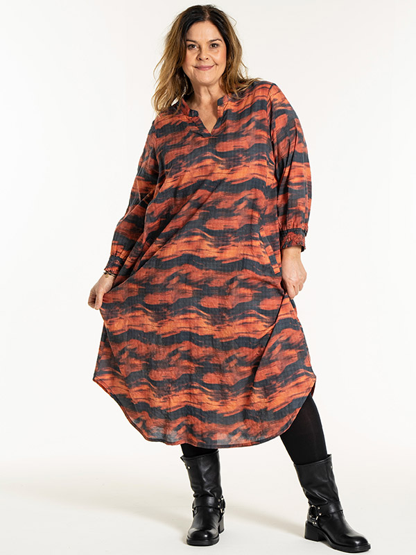 GVALDIS - Plus Size Kjole fra Gozzip