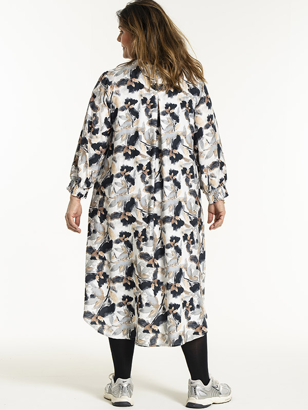 VALDIS - Plus Size Kjole fra Gozzip