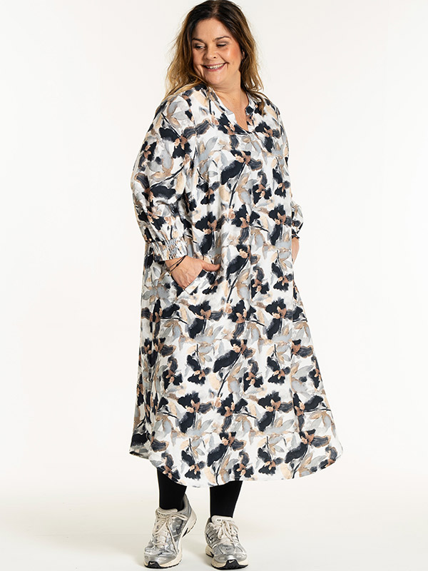 VALDIS - Plus Size Kjole fra Gozzip