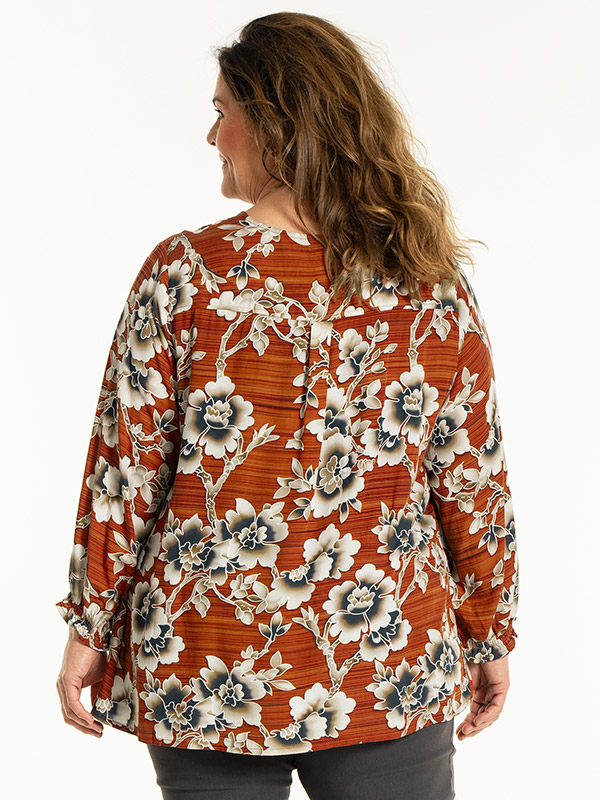 IBEN - Plus Size Bluse fra Gozzip