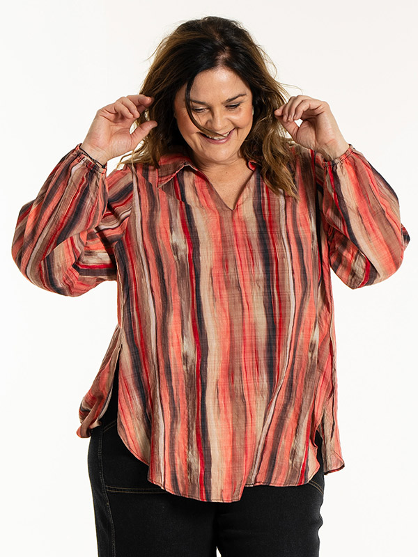 SOPHIA - Plus Size Bluse fra Gozzip