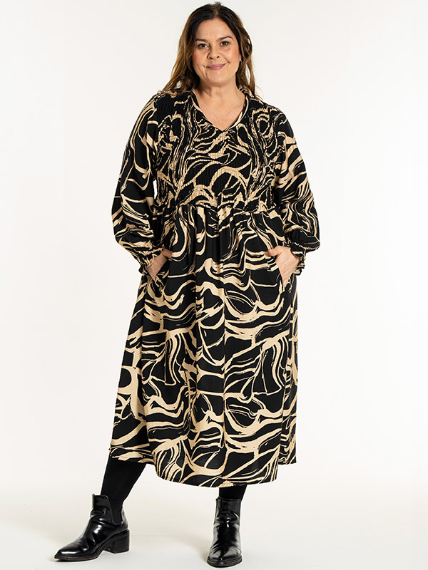 GITT - Plus Size Kjole fra Gozzip