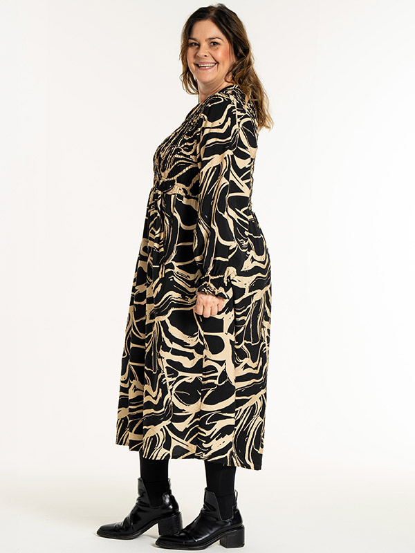 GITT - Plus Size Kjole fra Gozzip