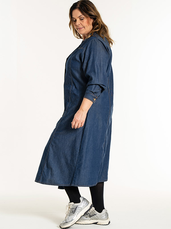 EVELYN - Plus Size Kjole fra Gozzip