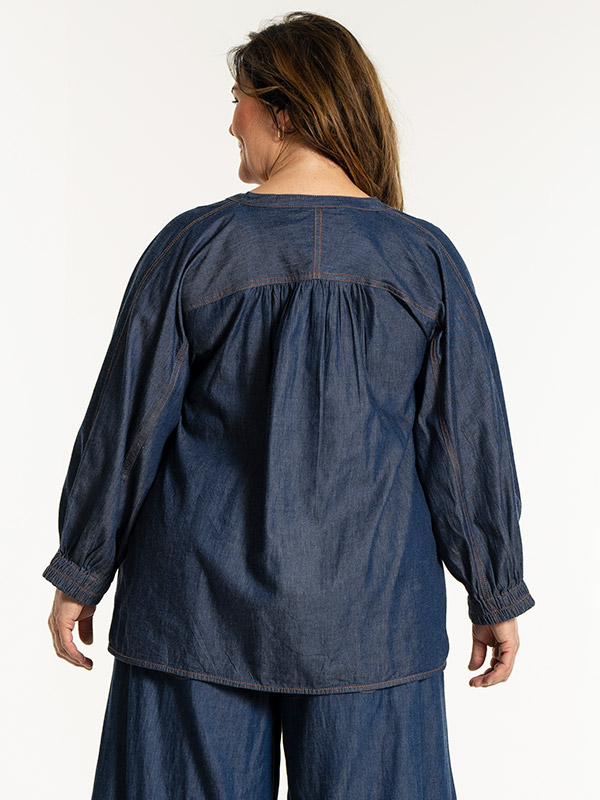 MILA - Plus Size Bluse fra Gozzip