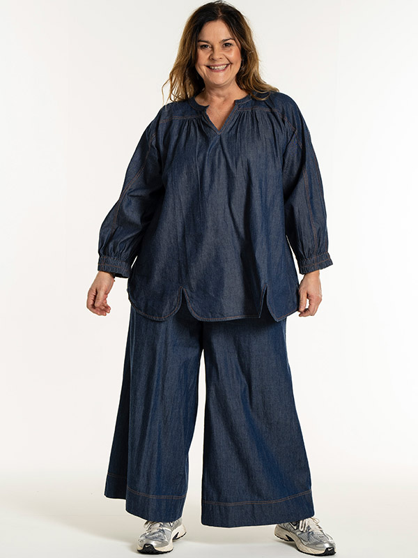 MILA - Plus Size Bluse fra Gozzip