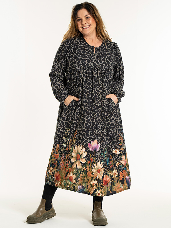 ILSE - Plus Size Kjole fra Gozzip