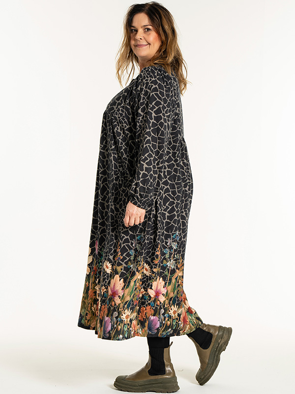 ILSE - Plus Size Kjole fra Gozzip