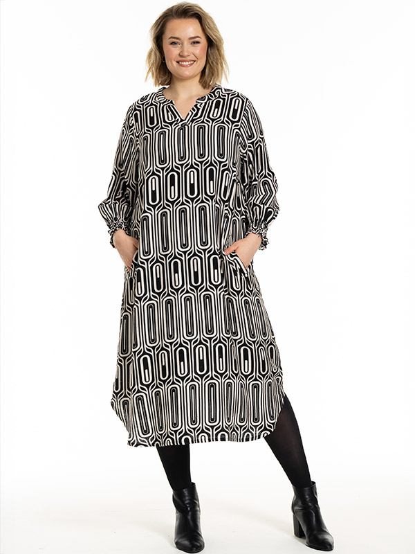 GVALDIS - Plus Size Kjole fra Gozzip
