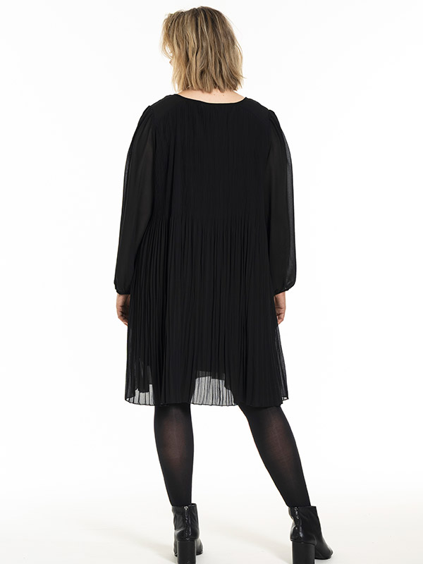 GBENEDIKTE - Plus Size Kjole fra Gozzip