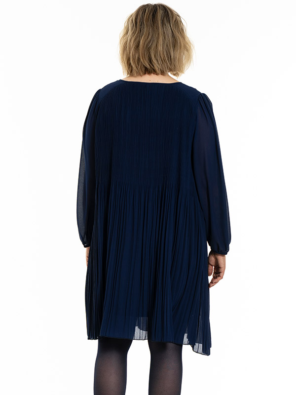 GBENEDIKTE - Plus Size Kjole fra Gozzip