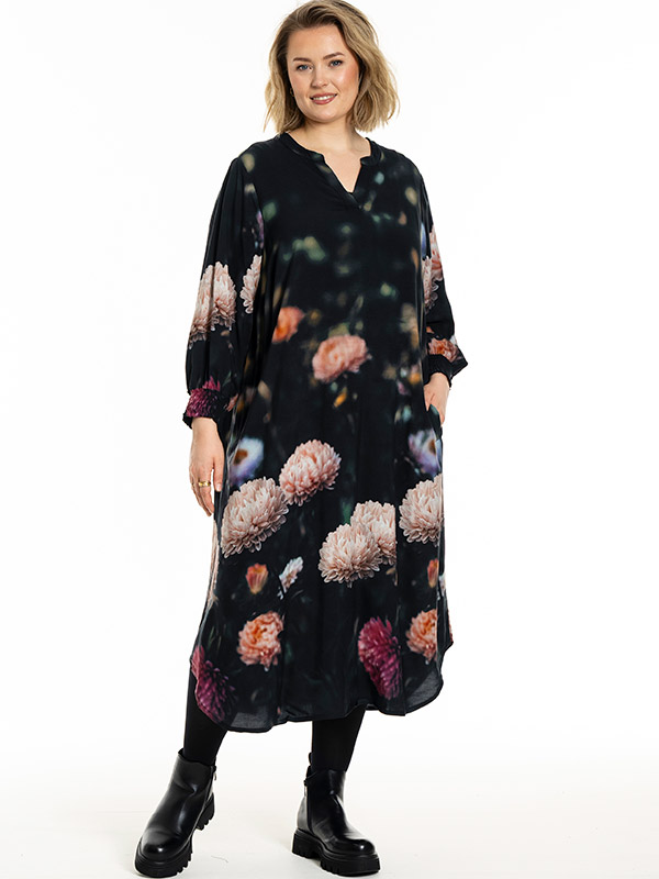 GVALDIS - Plus Size Kjole fra Gozzip